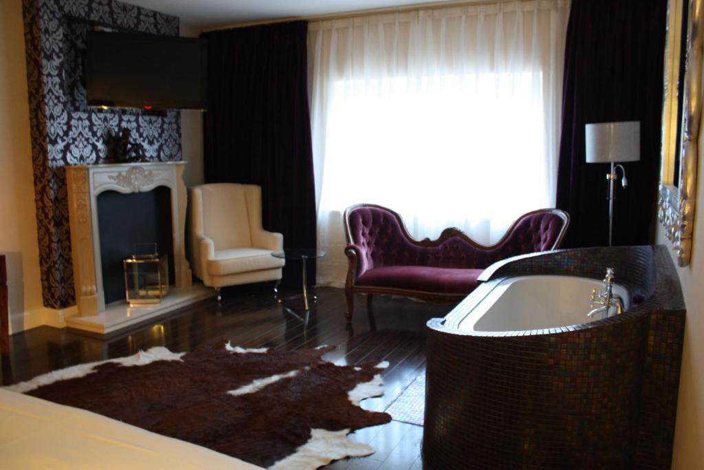 The Talbot Hotel Belmullet Room photo